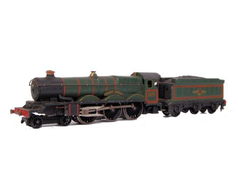An original vintage Hornby Dublo 00 gauge railway trainset locomotive ' Cardiff Castle '. Unboxed. With tender.