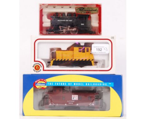 A collection of 3x H0 / 00 gauge railway trainset locomotives. To include; vintage Rivarossi 1221 C16 Baltimore &amp; Ohio Lo