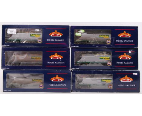 A collection of 6x Bachmann Branch Line 00 gauge railway trainset ' Freightliner ' wagons, to include; 38-030 ' Bogie Hopper 