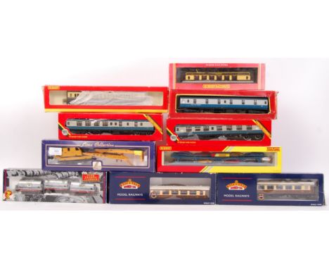A good collection of 9x assorted boxed 00 gauge railway trainset rolling stock items. To include; Lima L305698 Breakdown Cran