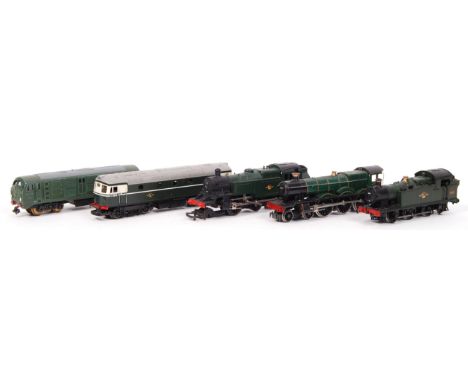 A collection of 5x assorted 00 gauge railway trainset locomotives, comprising of; D6100 (unknown make), Lima D5310, 82004 Tri