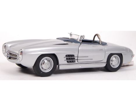 A good vintage CMC German made 1:24 scale precision diecast model Mercedes Benz 1957 300 SLS. Appears mint+ within the origin