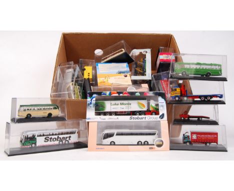 A large collection of 30x assorted Oxford Diecast 1:76 scale model cars and vehicles. Various sets, double sets etc. All with