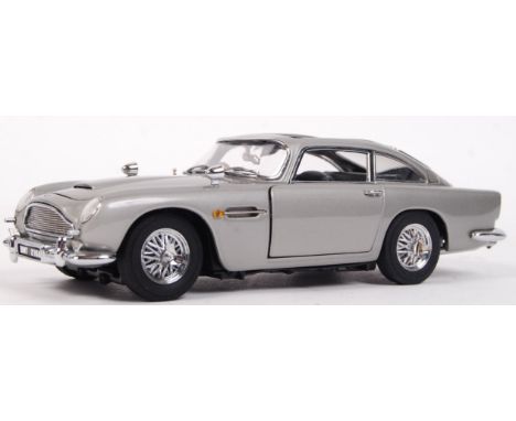 An original Danbury Mint precision diecast James Bond 007 1:24 scale model Aston Martin DB5. Mint, and unused, with the roof 