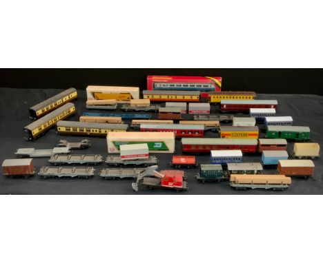 Toys - Hornby Dublo, Fleischmann, Wrenn and other OO Gauge rolling stock, inc MH6 excavator, Smoking car, restaurant car, Bog