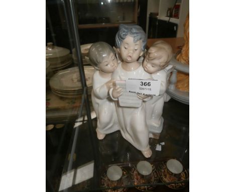 Lladro Figurine of 3 Angels