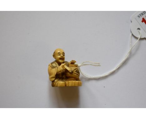 A Japanese carved ivory netsuke,&nbsp;3.5cm high. 