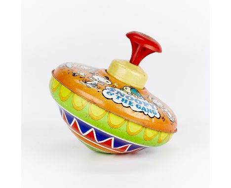 Tin spinning top depicting the Peanuts gang dancing to music.Height: 4 3/4 in x diameter: 5 1/2 in.Condition:The plunger work