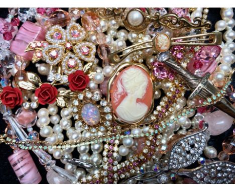 Collection of Vintage Costume Jewellery, comprising beads, pearls, cufflinks, earrings, necklaces, bracelets, etc.