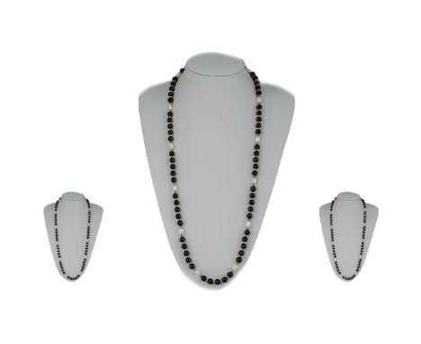 A Fine Quality Ladies - Elegant Cultured Pearl Necklace Set with 18ct Gold Spacers, Pleasing Design and Colour - Combination,
