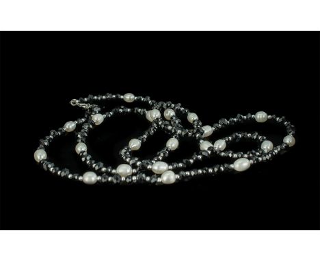 Ladies Pearl &amp; Jet Necklace, approx. length 42''.
