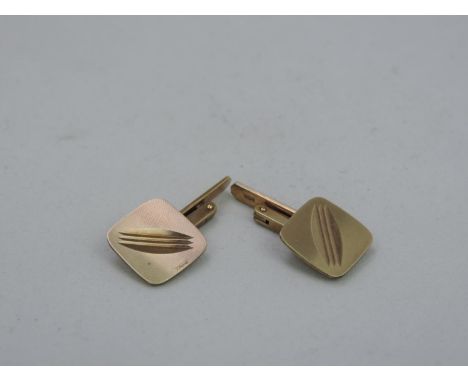 A Pair of Vintage 9ct Gold Cuff Links, a Curved Edge Square with 3 Central Grooves - They are not Initialled or Personalised 