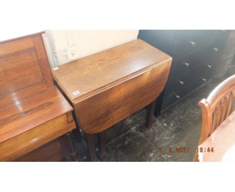 A Gate leg table