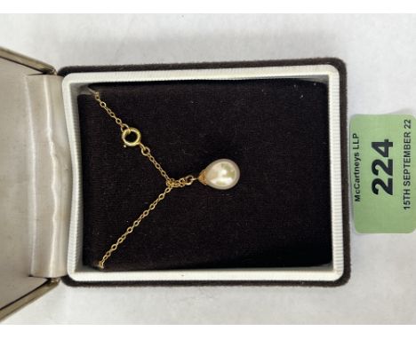 A pearl pendant on 9ct necklet chain