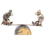 Blechfigur, 2 schaukelnde Affen, uralt, HL, LS, Uhrwerk def., L 23, Z 3-4
