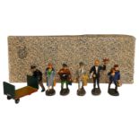 Original-Karton mit 6 Elastolin Bahnhofsfiguren, Masse, HL, LS, Figurenhöhe 5-6, sonst noch Z 2-3