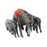 Blechfigur, Elefant mit 2 Jungen, uralt, HL, Uhrwerk zäh, kleine LS, L 13, sonst Z 2