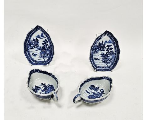 Pair of Chinese export blue and white lobed oval sauce boats, 20cm long&nbsp;and two leaf-shaped stands, 19cm long, early 19t