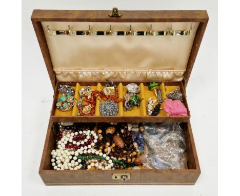 Mixed lot of costume jewellery&nbsp;including a silver and butterfly wing inset brooch and various other brooches, rings, cuf