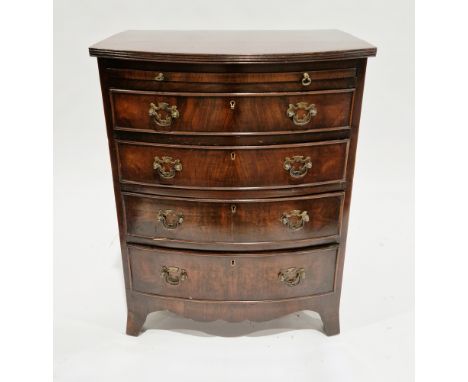 Mahogany bowfronted bachelors chest of drawers&nbsp;in the George III manner, having a brushing slide over four long cockbead