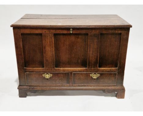 18th century oak mule chest, the hinged rectangular top with thumb-moulded edge, opening to an empty space, over a three-pane