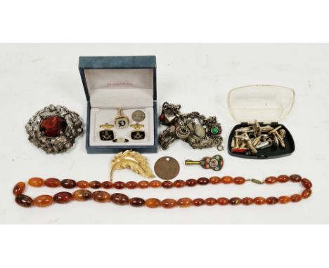 Small collection of costume jewellery&nbsp;including an amber-style bead necklace, a micro-mosaic guitar-shaped brooch, vario