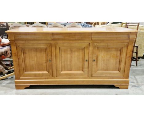 Modern French cherrywood buffet/sideboard, retailed by La Boutique du Meuble, the rectangular top with rounded front corners 
