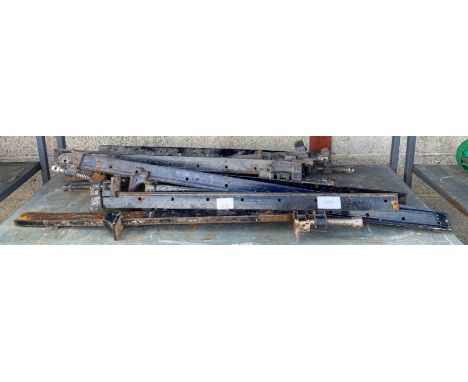 Large quantity of sash clamps
