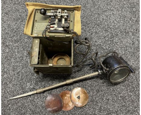 WW2 British Lamp, Signalling Daylight, Short Range. Complete in case with Lamp, Morse Key, spare coloured lens a/f and mounti