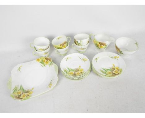 Shelley - A tea set in the Jonquil Daffodil pattern, # 13670, decorated with daffodil, comprising six cups, six, saucers, six