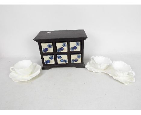 Lot to include a small wooden cabinet with six blue and white ceramic drawers, 17 cm x 23 cm x 13 cm, a Copeland cabbage leaf