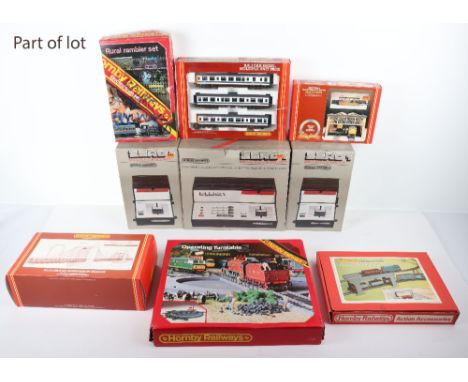 Boxed Hornby Railways 00 gauge train sets and accessories, R.698 BR 3 car Diesel Multiple Unit pack with R.700 Motor Brake co