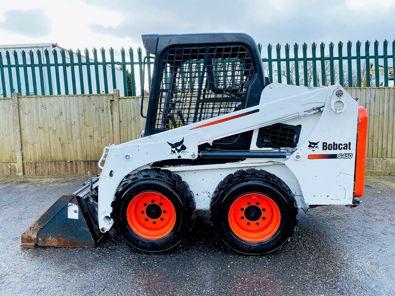 Bobcat S450 Skidsteer 2014 Dumper. Kubota Engine. 608 kg Operating ...