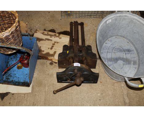 A Record bench vice