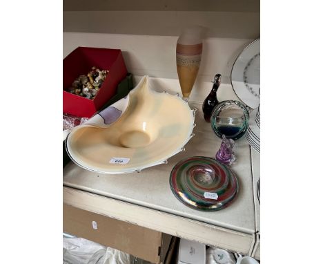 6 pieces of art glass including items from Isle of Wight and Scotland 