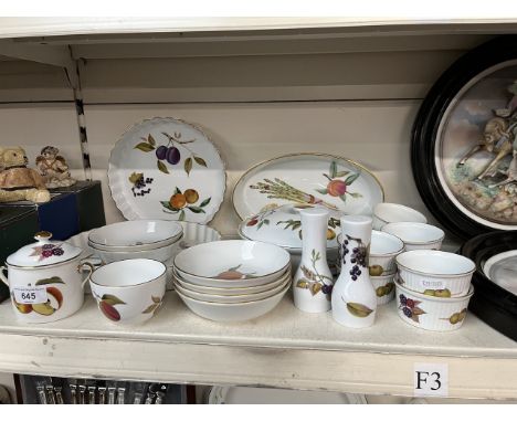 Royal Worcester Evesham dinner wares appx 22 items 