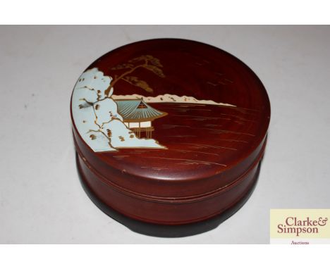 A circular Oriental lacquered trinket box with contents of silver rings and other jewellery 