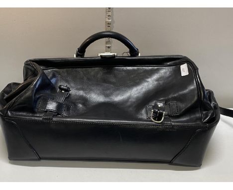 A Mercedes Benz vintage large leather Gladstone style bag