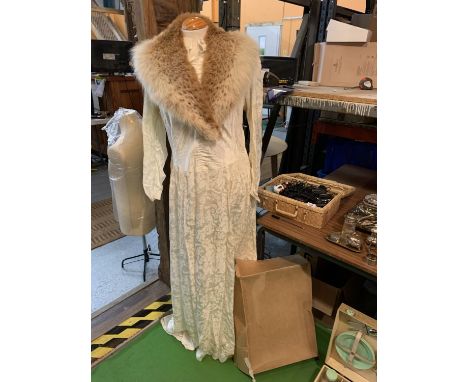 A VINTAGE WEDDING DRESS WITH COVERED BUTTON BACK, SIDE ZIP AND RUCHED SIDES WITH FUR STOLE IN CARDBOARD STORAGE BOX  (MANNEQU