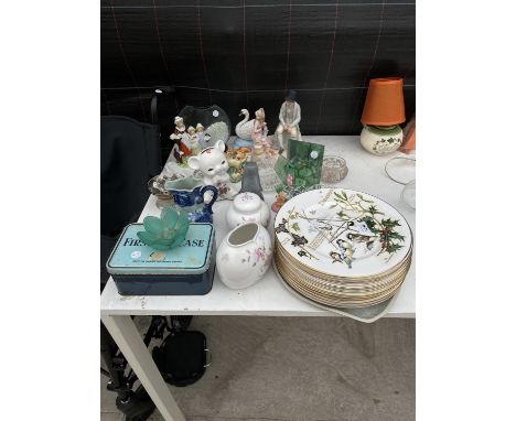 AN ASSORTMENT OF CERAMIC WARE TO INCLUDE MARLBOURGH GINGER JAR AND VASE, DECORATIVE PLATES AND FURTHER FIGURES ETC 