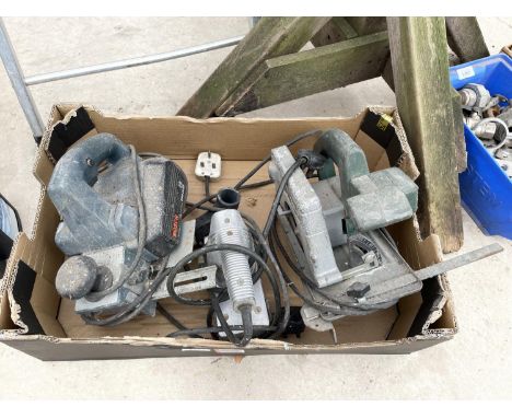 AN ASSORTMENT OF ELECTRIC HAND TOOLS TO INCLUDE A SANDER, A BOSCH RIP SAW AND A BOSCH WOOD PLANE