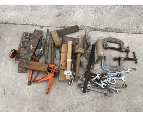 AN ASSORTMENT OF HAND TOOLS TO INCLUDE TROWELS, SPANNERS AND G CLAMPS ETC 