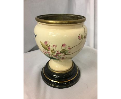A CERAMIC AND BRASS VASE WITH FLOWER DESIGN 