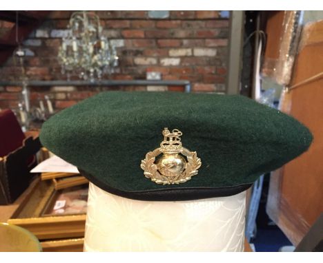 A GREEN ARMY BERET SIZE 49 