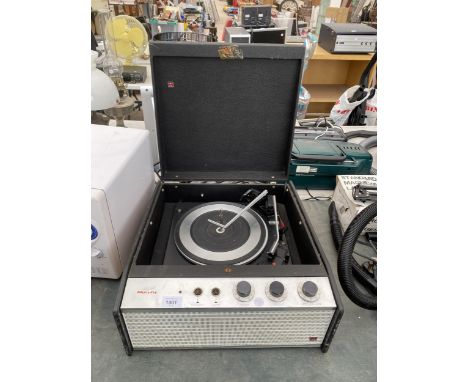 A MURPHY RECORD PLAYER IN CASE WITH BUILT IN SPEAKER 