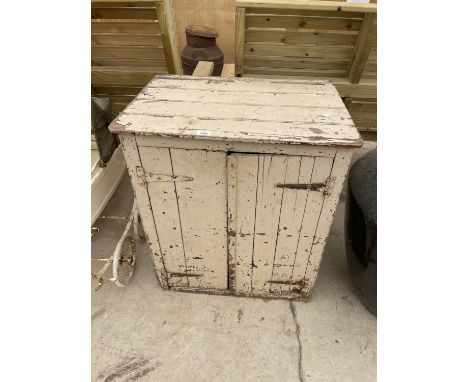 A VINTAGE PAINTED PINE CUPBOARD WITH INTERNAL SHELF 