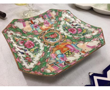 AN ORIENTAL SQUARE CERAMIC PLAQUE 