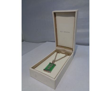 A SILVER CHAIN NECKLACE AND JADE PENDANT 