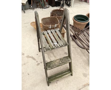 A VINTAGE WOODEN TWO RUNG STEP LADDER 