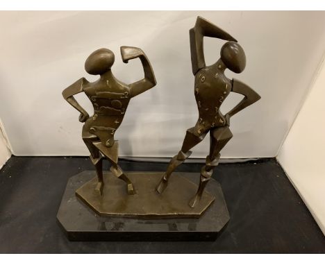 A BRONZE SCULPTURE OF TWO SALVADOR DALI FIGURES ON A MARBLE BASE H:35CM 